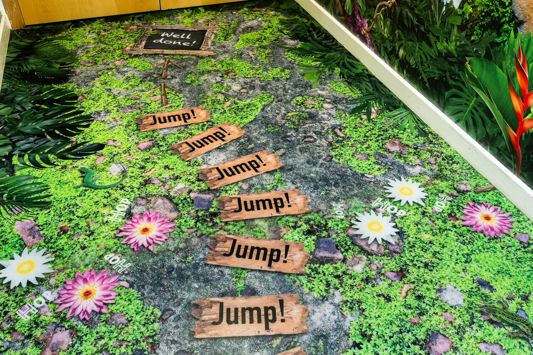 Crowdys Hill school immersive wall art