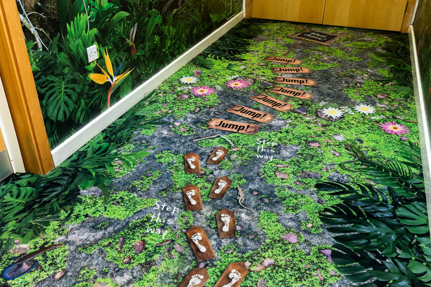 Crowdys Hill school immersive wall art